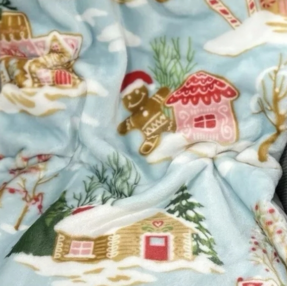 Envogue Christmas Blue GINGERBREAD VILLAGE Throw Blanket New - Picture 2 of 3